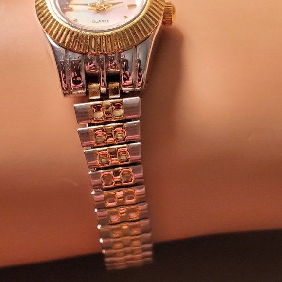Vintage Decade Ladies Two-Tone Wristwatch - Stretch Stainless Steel Band - Picture 2 of 5